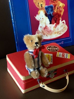 画像3: 旅好きなクマ     ★  ミニチュアベアとスーツケース    SCHUCO   シュコー