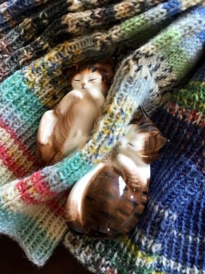 画像4: 眠たそうな猫さん　  ミニチュア フィギア     キャット    英国　ロイヤルドルトン　⒈