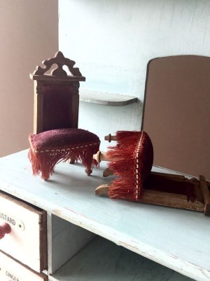 画像3: ヴィクトリアンの人形遊び    布張りの椅子 　アンティークスタイル    ドールハウス