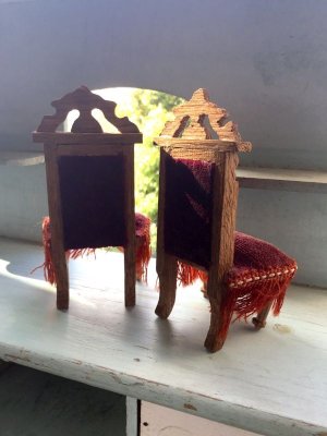 画像5: ヴィクトリアンの人形遊び    布張りの椅子 　アンティークスタイル    ドールハウス