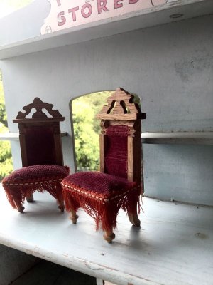画像2: ヴィクトリアンの人形遊び    布張りの椅子 　アンティークスタイル    ドールハウス