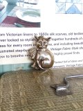 ★銀色猫さん    ペンダントトップ   シルバーアクセサリー      from   LONDON