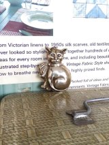 ★銀色猫さん    ペンダントトップ   シルバーアクセサリー      from   LONDON
