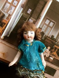青いドレスの女の子　オールビスク　ミニチュアドール　８cm    ジャーマンアンティーク　