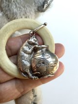 ヴィクトリアンキャット   ✴︎ シルバーラトル     アンティークのがらがら猫さん