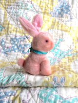 ピンクのおすわりうさぎ　ジャパンラビット　レトロなぬいぐるみ　