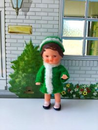 緑のコートのミニチュア人形　ラバー　ドールハウス　東ドイツ　ARI社　アリドール　　　　