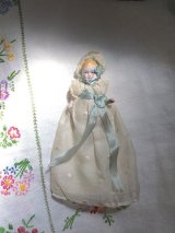 洗礼服のミニチュアベビー      ヴィクトリアン  ６ｃｍ    アンティークドール　オールビスク   