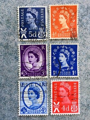 画像1:  エリザベス女王　切手のセット　イギリス　クラフトにも  　D