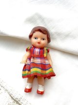 ボーダー柄のスカートはいた女の子   ミニチュアのラバードール　ドイツ　アリドール　
