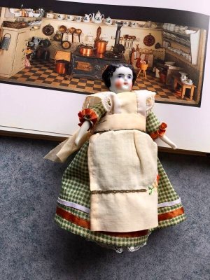 画像7: チャイナショルダードール　エプロンドレス    ジャーマンアンティーク　チャイナヘッド