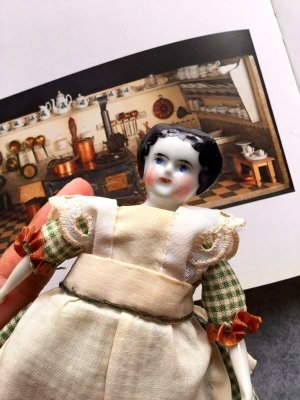 画像6: チャイナショルダードール　エプロンドレス    ジャーマンアンティーク　チャイナヘッド