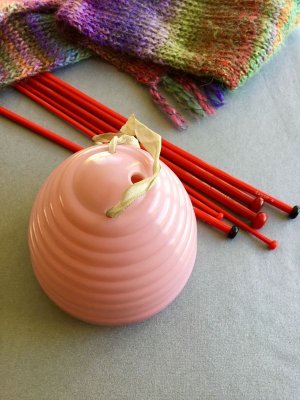 画像1: 毛糸玉ホルダー　可愛らしいベビーピンクカラー　編み物   編み針
