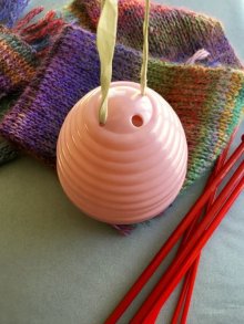 他の写真2: 毛糸玉ホルダー　可愛らしいベビーピンクカラー　編み物   編み針