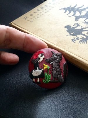 画像3: レザーでくるまれた赤ずきんちゃんのボタン　★刺繍  ステッチ      