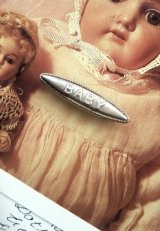 ドールの胸に！　銀のべべピン      人形用ブローチ　　★ヴィクトリアン　シルバー