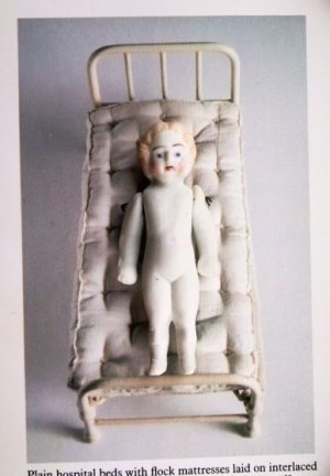 画像3: 白いミニチュアドール　オールビスク　ドールハウスサイズの２体セット　人形遊び　ジャーマンアンティーク