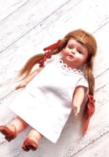 ドールハウスの住人　おさげ髪の女の子　ドイツ  Minerva　セルロイド　１０，５ｃｍ