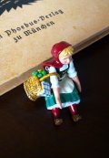 ミニチュアの赤ずきんちゃん　ピューター　英国　 ハンテル　スコットランド　　　