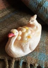 うさぎさん　白鳥に乗って　セルロイドのフィギア　