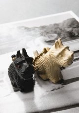 ブラック ＆ ホワイト　２匹の犬　ストラップ・キーホルダー   セット　