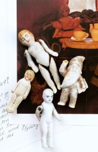 白い肌のミニチュアドール     フローズンシャーロット　人形遊び　１９世紀　　　　　　