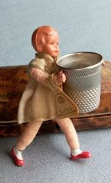 ドールハウスの住人　５，７ｃｍ　ドイツの女の子　　