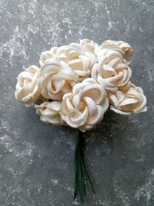 他の写真2: バニラ色の布花　ホワイトローズ　アンティークコサージュ   ★薔薇のブーケ　ドール制作    　　