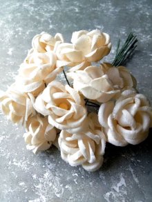 他の写真3: バニラ色の布花　ホワイトローズ　アンティークコサージュ   ★薔薇のブーケ　ドール制作    　　