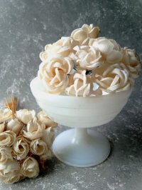 バニラ色の布花　ホワイトローズ　アンティークコサージュ   ★薔薇のブーケ　ドール制作    　　