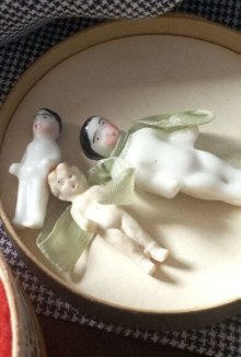 他の写真3: 白いミニチュアドール　フローズンシャーロット　  人形遊び 　　１９世紀　　　　　　