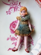 ニットドレスのお嬢さん　フラッパードール　　７，３ｃｍ　ブロンド