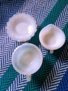 他の写真3: ミルクガラスのミニチュア　　カップ、ソーサー＆ クリーマ―