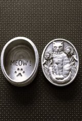 にゃんの小物入れ 　ネックレス　ピアス　ブローチ　ピューターボックス