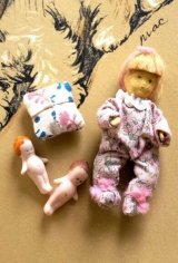  ミニチュアベビー   英国　ハンドメイドドール　７，３ｃｍ