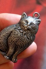 銀の猫　　ヴィクトリアンキャット　シルバーベビーラトル　ふっくらニャンコ