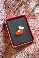 心ときめくシーズンに向けて　ラペルピン　バッチ　ミニサイズ　★クリスマスソックス