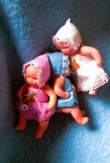 ピンクのベビー服　オールビスクドール　７，５ｃｍ　ヘルトヴィヒ 　HERTWIG