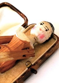 小さなペグドール　オランダ人形　人形の家　アンティーク 　８，６ｃｍ　ウッデンドール 