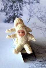 ★ ADVENT DAY ２０★ そり遊び　  粉雪まとったスノーベビー  アンティークドール  ２体 
