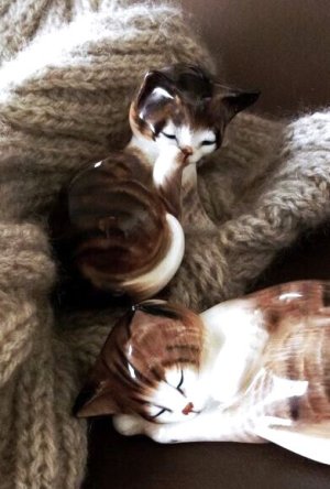 画像1: ミニチュア フィギアのセット 　茶トラ猫さん２種 　BROWN TABBY CAT 　ロイヤルドルトン　