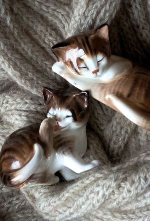画像4: ミニチュア フィギアのセット 　茶トラ猫さん２種 　BROWN TABBY CAT 　ロイヤルドルトン　