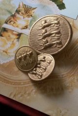 三匹の猫　ヴィンテージボタン　ブラスカラー