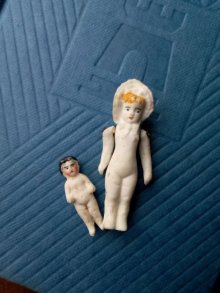 他の写真2: フローズンシャーロット　ボンネットヘッド　２体セット　１９世紀　アンティーク　人形遊び