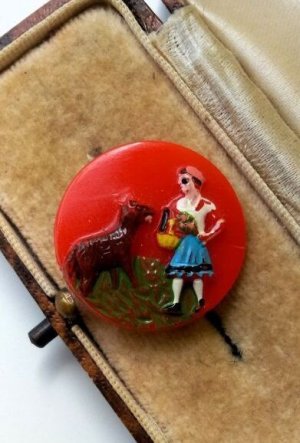画像1: 赤ずきんちゃんとオオカミのボタン　赤いガラス