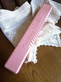 ニードルケース ＆ 編み針　ベビーピンク　ベークライト　英国　
