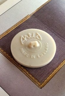 他の写真1: デザインの素敵な ARTID　BUTTON　チョレートカラー　レディ　英国　