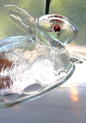 画像1: 赤い眼をしたガラスの兎　  クリアー 　ウサギの入れ物     