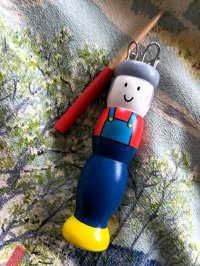 サロペットの男の子　リリアン編み　木製人形　ドイツ　ヴィンテージ