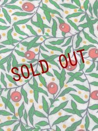 リバティのタナローン生地　ベリー　赤い実